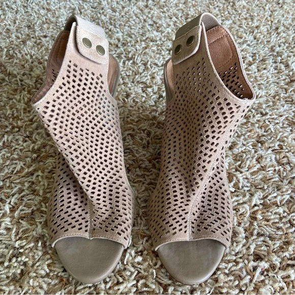 ✨3/$20 Joie Kelley perforated cage peep toe wedges - Picture 6 of 7